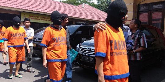 Terlibat pembunuhan santri Kanjeng Dimas, 3 pecatan TNI dibekuk