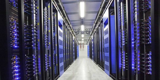 DPR minta pemerintah tegas soal data center perusahaan asing