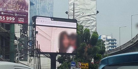 Papan iklan putar video porno, diretas atau kecerobohan?