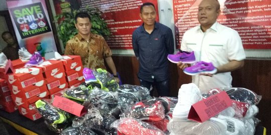 4.855 Pasang sepatu Nike palsu disita polisi