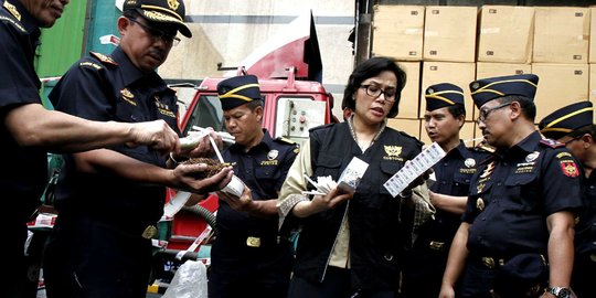 Sri Mulyani dan Bea Cukai ungkap kasus rokok ilegal