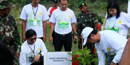 Jaga DAS, umat Budha tanam 2 ribu pohon di bantaran Bengawan Solo