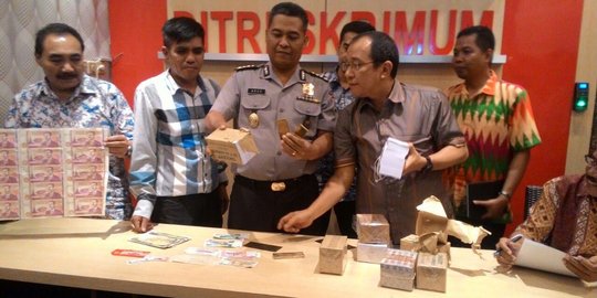 Lapor ke polisi, korban Dimas Kanjeng bawa 1 koper barang bukti