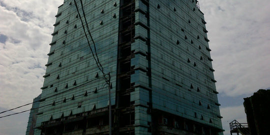 15 Petugas robohkan gedung Panin di Bintaro pakai kimia & alat berat