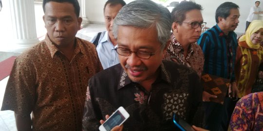 KPK diminta hentikan penyidikan Nur Alam sampai praperadilan selesai