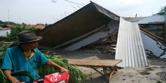 Dua rumah di Tangjungpinang ambruk dihantam perahu