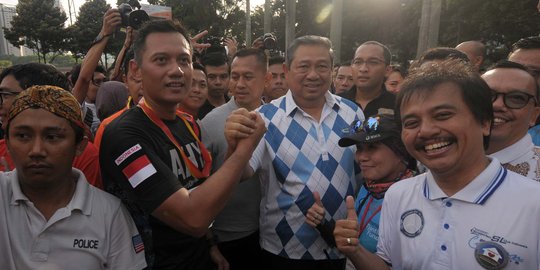 SBY dan Agus Yudhoyono lari bersama di car free day