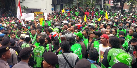 Tolak aturan performa, pengemudi GO-JEK bawa bendera kuning