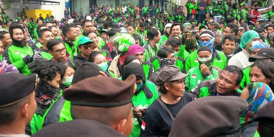 Tolak aturan performa, driver GO-JEK wanita juga ikut aksi demo