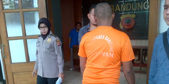 Melawan dan todongkan pistol ke petugas, kaki pencuri motor ditembak