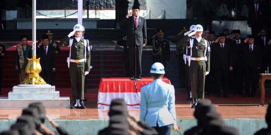 Ini penjelasan Istana soal Jokowi dituding injak merah putih
