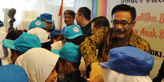 Dampingi Menkes pemberian vaksin, Djarot jamin tak ada yang palsu