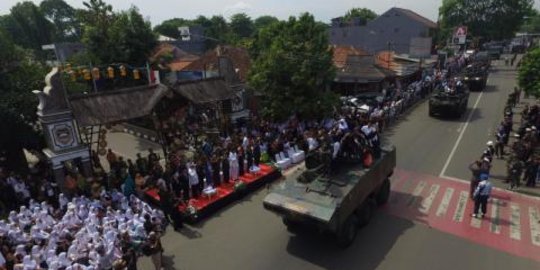 Peringati HUT ke-71, TNI gelar parade di Kota Purwakarta