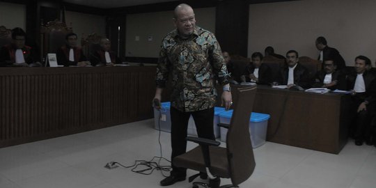 Kubu La Nyalla cuek pimpinan KPK pantau persidangan