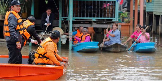 Banjir bandang kepung Thailand