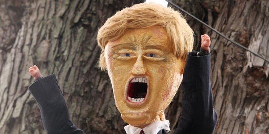 Lucu atau konyol, warga AS jadikan Donald Trump ikon Halloween