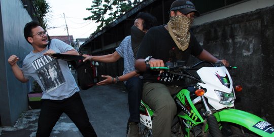 Jambret ini incar bikers yang pakai gadget saat berkendara