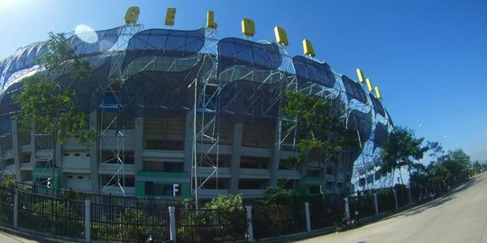 Rumput diperbarui, Stadion GBLA bisa digunakan lagi Desember 2016