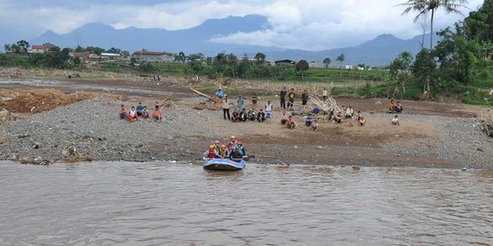 Hulu Sungai Cimanuk rusak parah penyebab banjir bandang di Garut