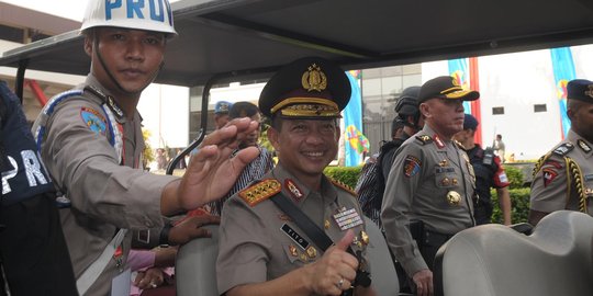 Jokowi anugerahkan Bintang Bhayangkara Utama ke Kapolri Tito