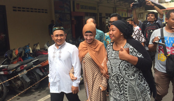 Edarkan sabu untuk biaya nikah, Imron ijab kabul di kantor 