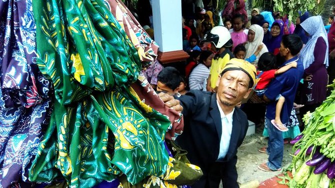 gunungan batik di banyumas