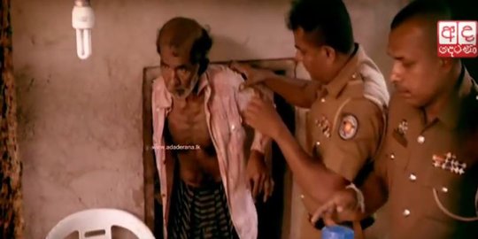 wanita ini tega kurung ayahnya di kandang anjing rev2