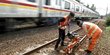 Jaga keselamatan penumpang, rel kereta di Cipinang diperbaiki