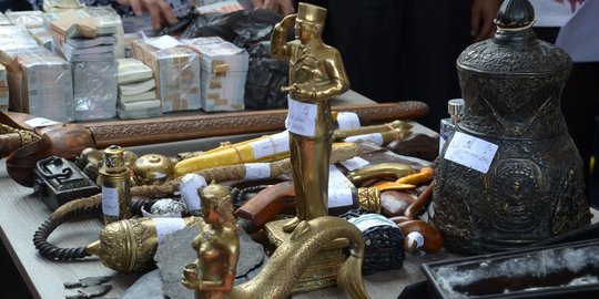 Ini isi kotak ATM dapur milik pengikut padepokan Taat Pribadi