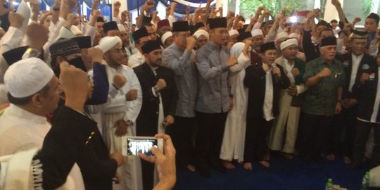 Di depan santri, Agus Yudhoyono sentil Ahok soal etika & SARA