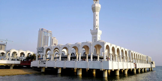 Melihat kemegahan Masjid Apung Jeddah