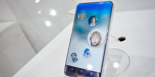 Pamerkan Corner R, SHARP 'keukeuh' produksi smartphone tanpa bezel