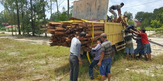 Anggota polisi jadi beking bos illegal logging di Bengkalis