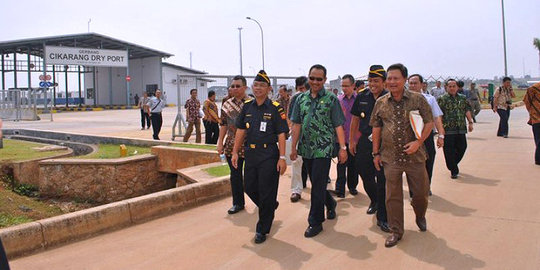 Pangkas dwelling time, pemerintah bangun tiga dry port baru di Jawa