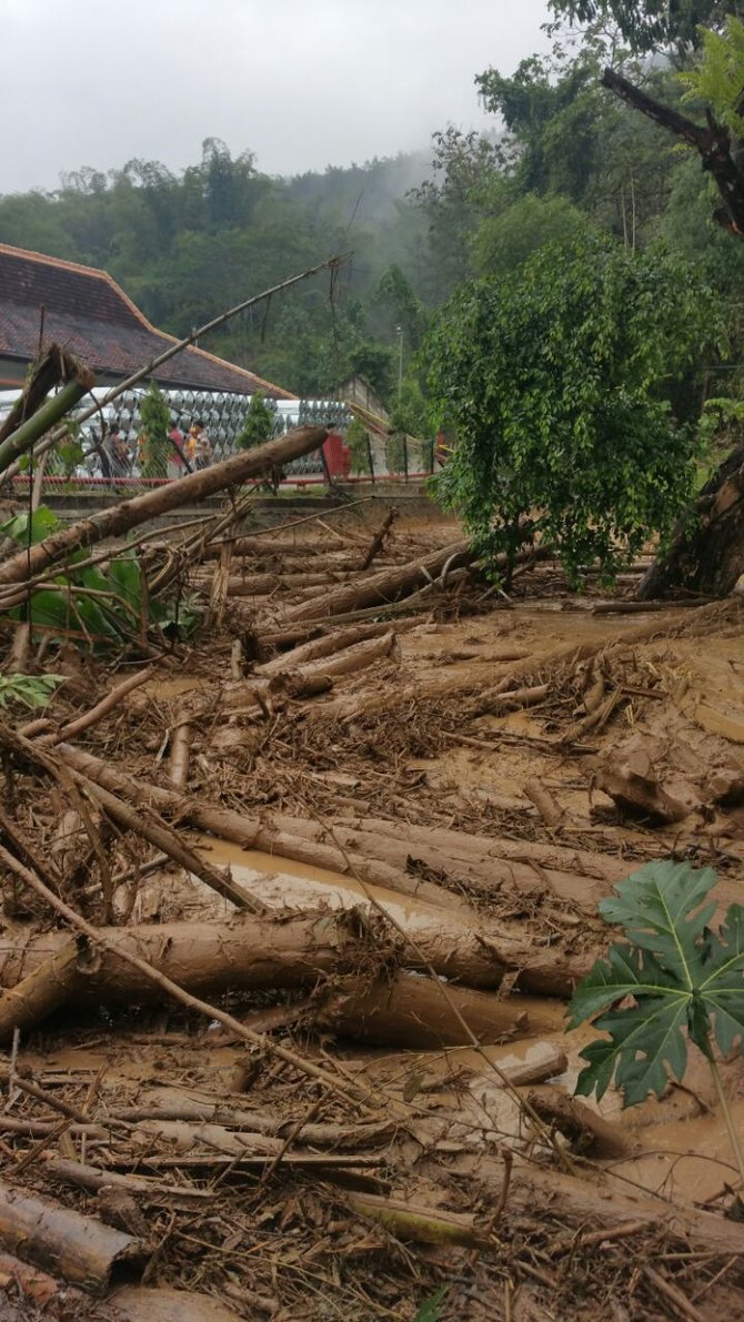 Banjir dan longsor terjang tiga desa di Kabupaten Malang 