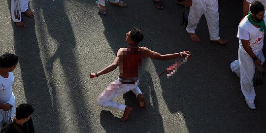 Mengerikannya ritual berdarah muslim Syiah saat rayakan Asyura
