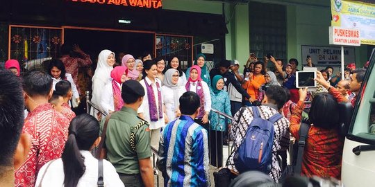 Istri Jokowi minta petugas jemput bola periksa kanker serviks
