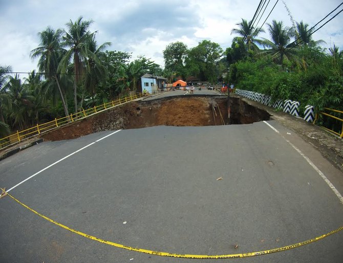 jembatan amblas di banjar