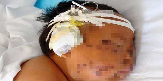 saat menyusui ibu di china tusuk bayinya 90 kali rev2