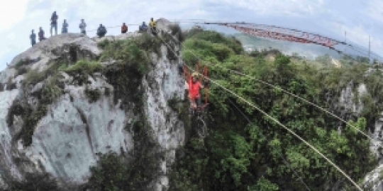 Sensasi Wisata Pacu Adrenalin Di Gunung Kapur Bandung