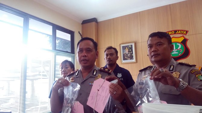 barang bukti kasus sepasang kekasih tawarkan live sex