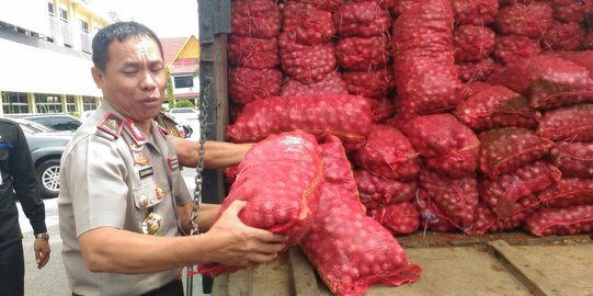 Polda Riau gagalkan penyelundupan bawang merah dari Malaysia