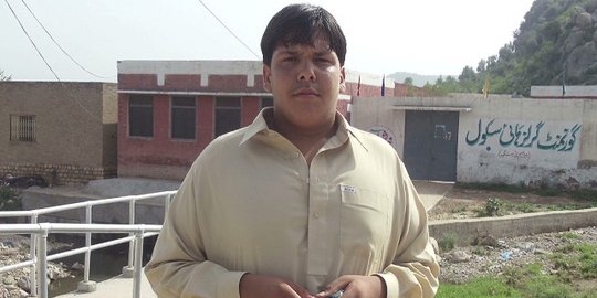 tahun sergap pelaku bom bunuh diri di sekolah pakistan rev2