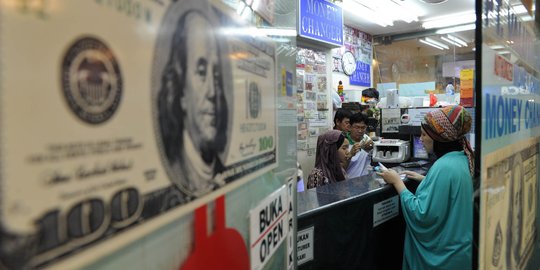 Rupiah kembali bergerak di level Rp 13.000-an per USD