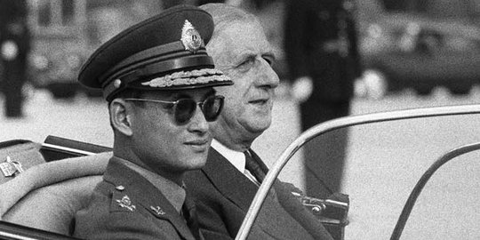 Foto-foto masa muda Raja Bhumibol, ganteng dan berkharisma