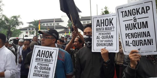Demo kecam Ahok juga digelar di Bandung, massa tuntut kasus diusut