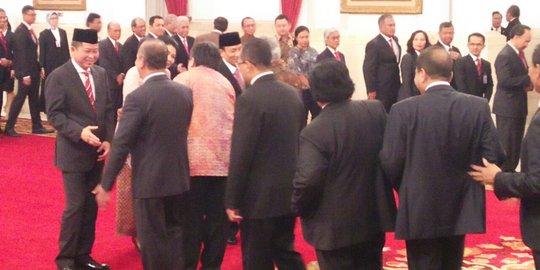Berjas lengkap, Jonan dilantik Jokowi jadi menteri ESDM di Istana