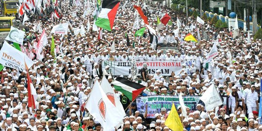 Ribuan massa ormas Islam banjiri jalan Medan Merdeka Timur