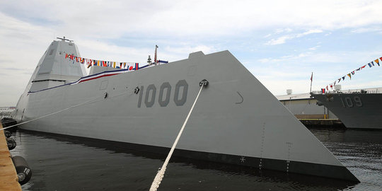 Ini wujud USS Zumwalt, kapal penghancur terbesar militer AS
