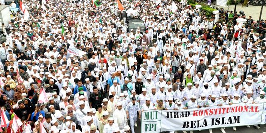 Usai salat Ashar berjemaah, pendemo Ahok balik kanan